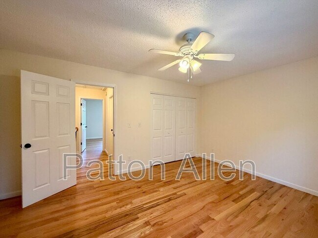 Building Photo - 4 Dawnwood Cir
