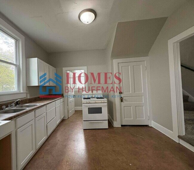 Building Photo - Spacious 3 Bedroom House | Two-Story | Loc...