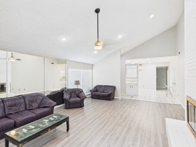 Building Photo - 7611 Hopewell Ln