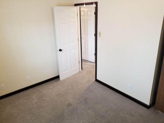Building Photo - 2 bedroom in Billings MT 59102