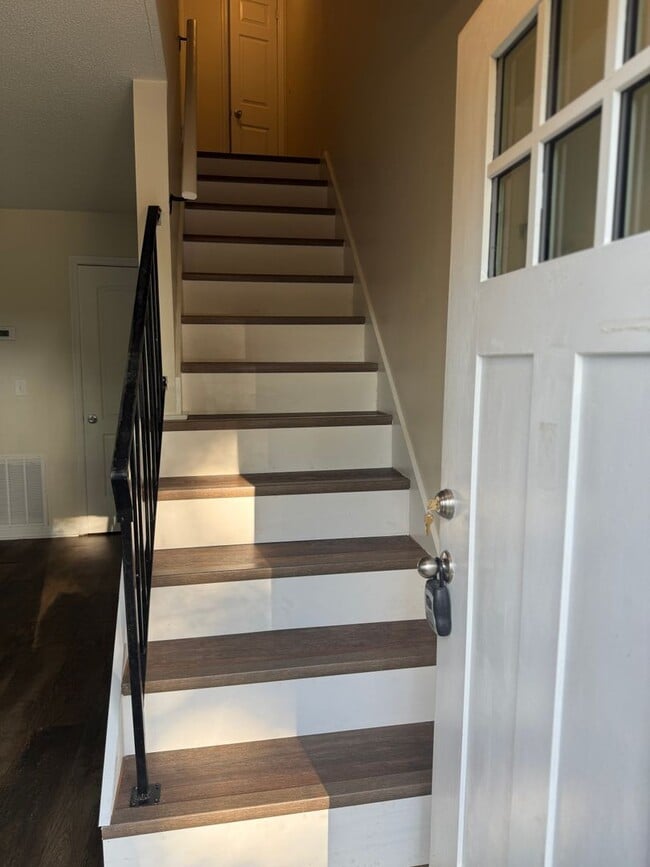 Building Photo - East Ridge Townhome
