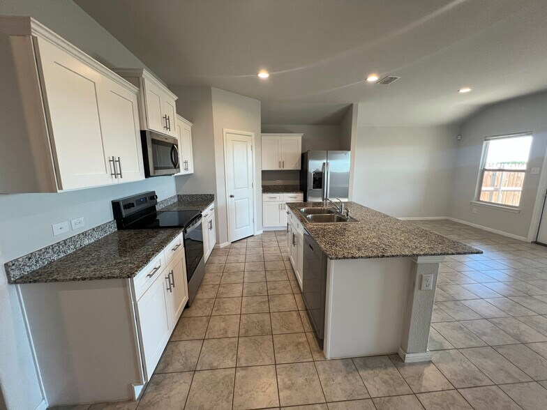 Building Photo - 829 Peighton Dr