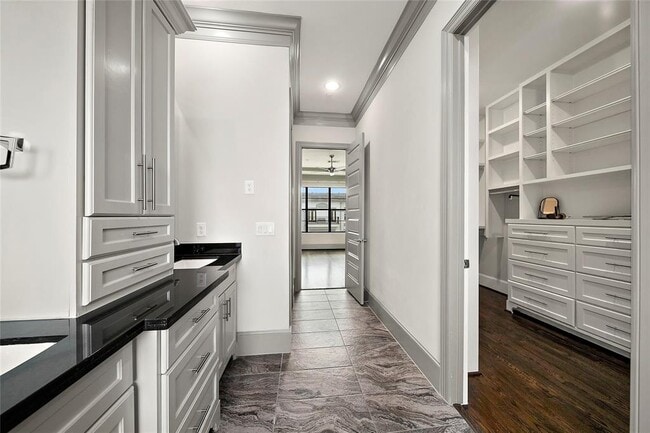 Building Photo - 2905 Bering Dr