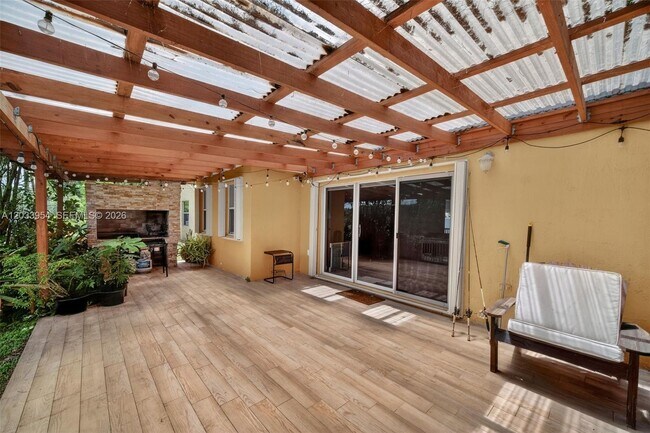 Building Photo - 685 SW 198th Terrace