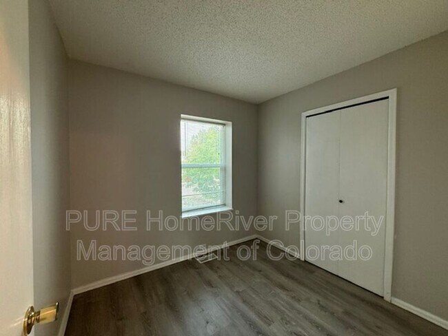 Building Photo - 7140 Poteae Dr
