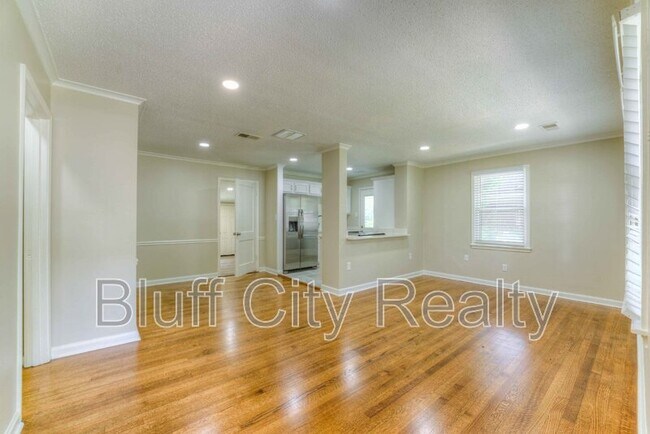 Building Photo - 1409 Dearing Rd