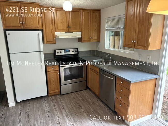Primary Photo - 4221 SE Rhone St