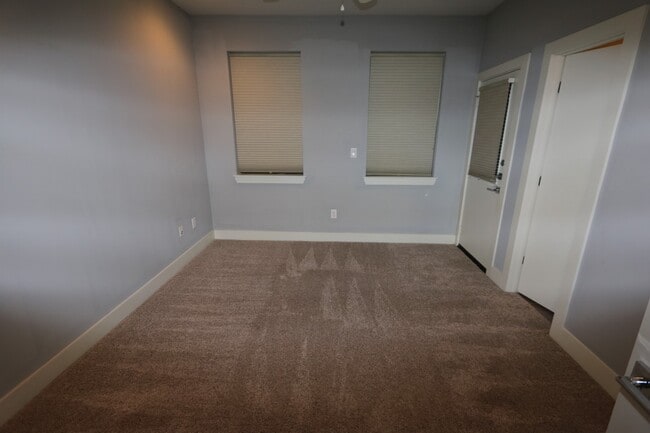 Building Photo - 2103 Hadley St