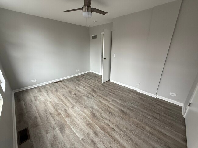 Building Photo - 744 W Gordon Terrace