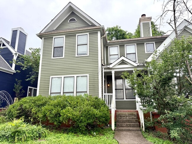 Building Photo - Quaint East Nashville Townhome