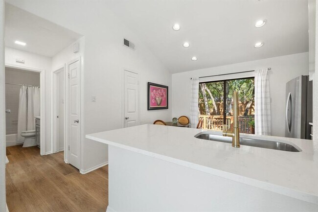Building Photo - 4306 Bonnell Vista Cove