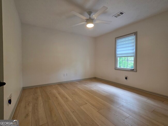 Building Photo - 215 Calgary Dr