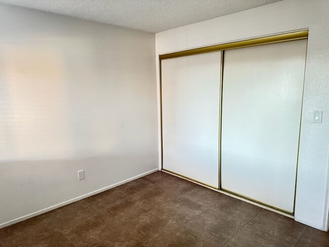 Building Photo - 2 bedroom townhome in Phoenix