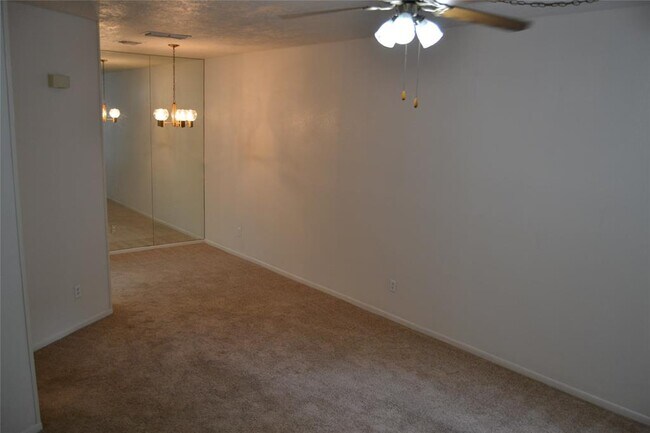 Building Photo - 2021 Spenwick Dr