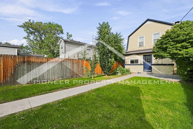 Building Photo - 3503 Franklin St