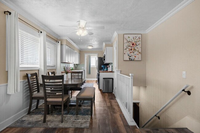 Building Photo - 428 Edwards Ave