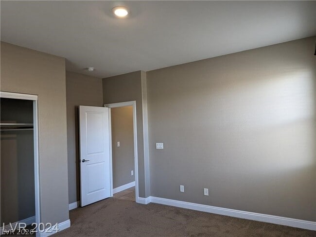 Building Photo - 909 Old Creek Way