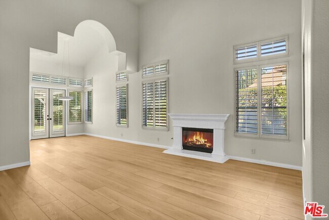 Building Photo - 2605 Country Ln