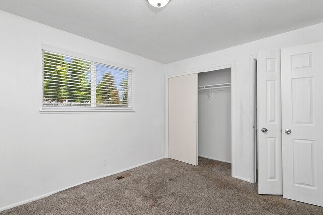 Building Photo - 2bd, 1b Cozy Home awaits in Boise Bench!