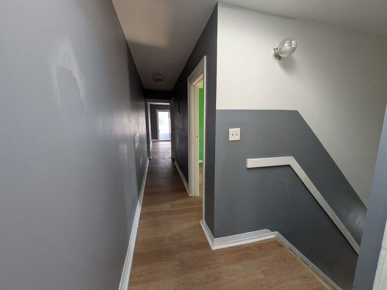 Building Photo - 205-11 110th Ave