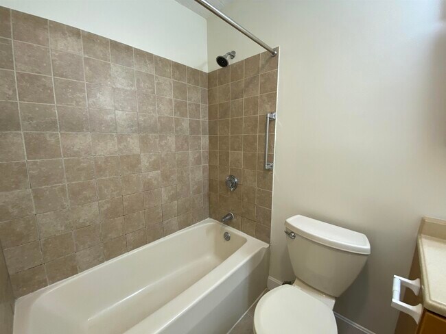 Building Photo - 377 Huse Rd