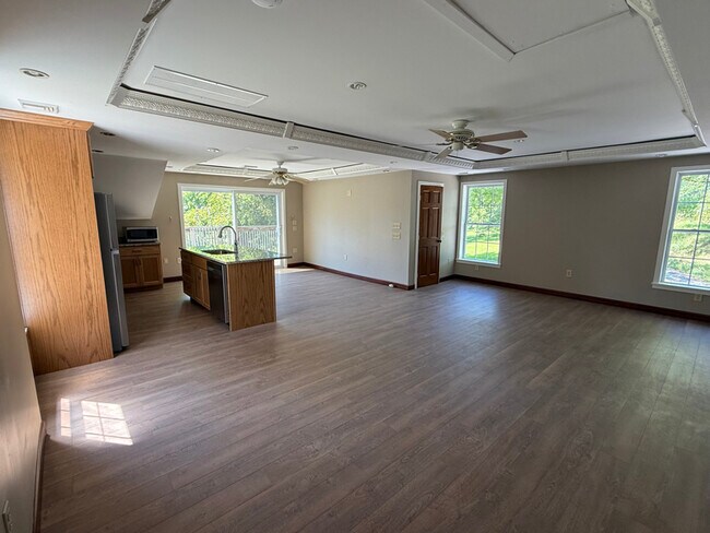 Building Photo - 2637 Mountain Rd