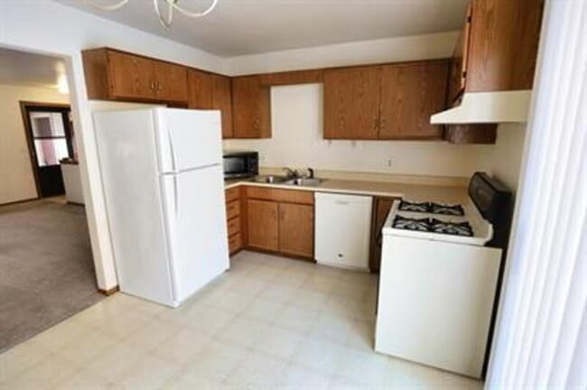 Building Photo - 2973 Englewood Ave SE