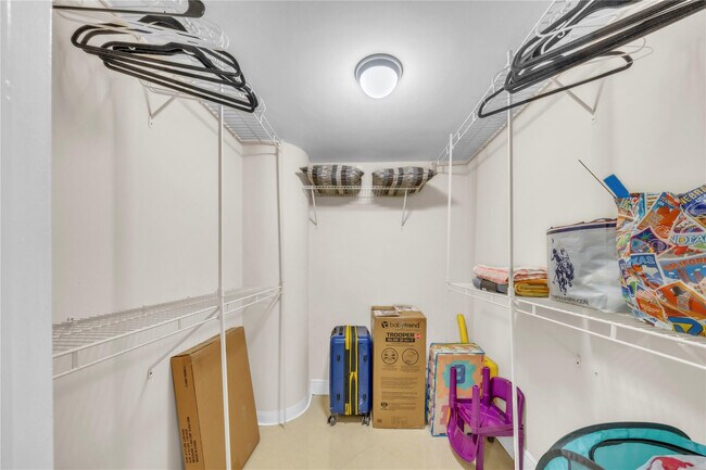 Building Photo - 3725 S Ocean Dr