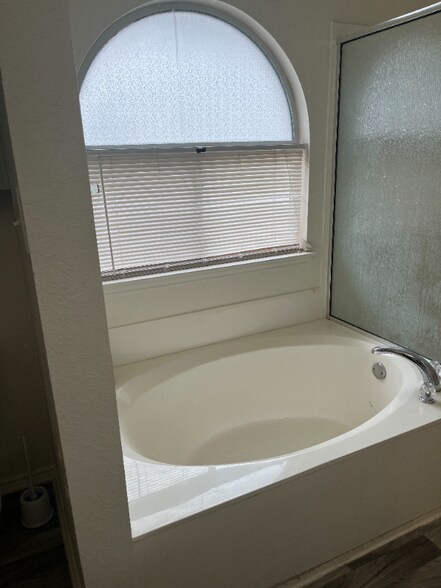 Building Photo - 551 Bridle Ridge