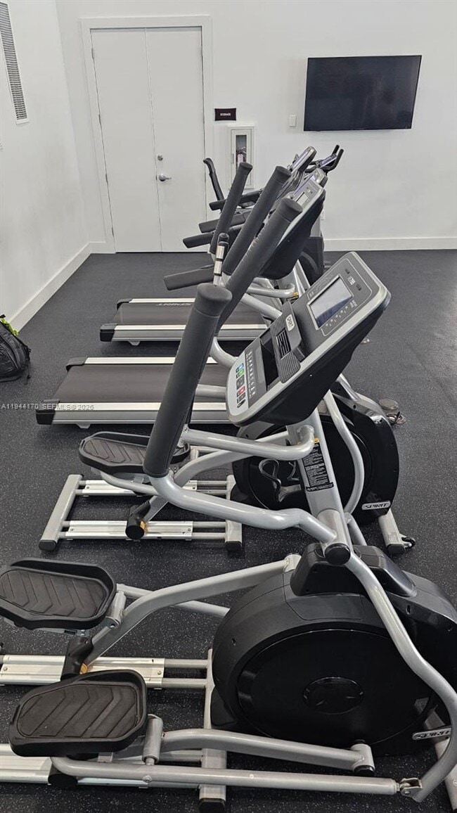 Building Photo - 1146 SE 26th Ter