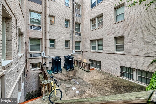 Building Photo - 1363 K St SE