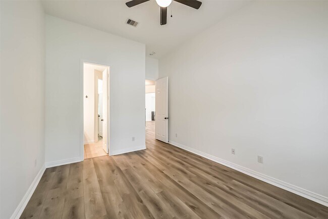 Building Photo - 1202 Maroon Ln