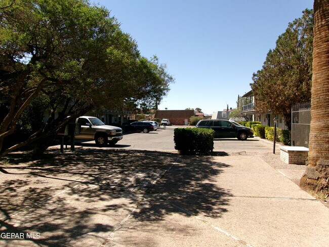 Building Photo - 6700 Escondido Dr