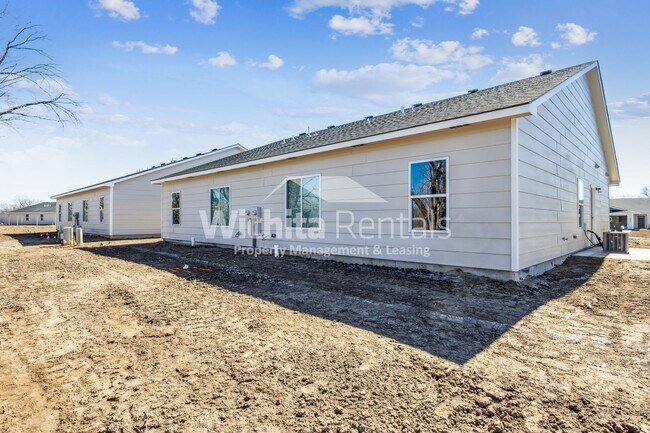 Building Photo - 5032-5032 S Sycamore St