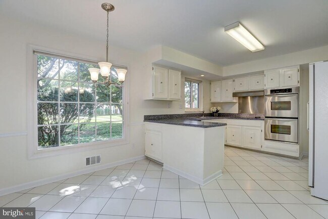Building Photo - 8804 Falls Chapel Way