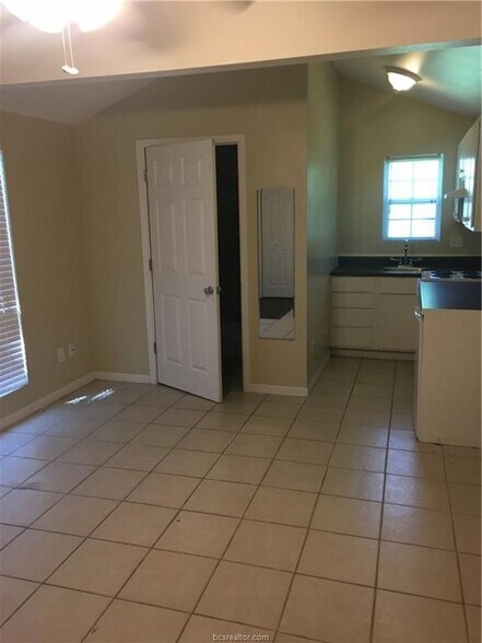 Building Photo - 500 Nagle St