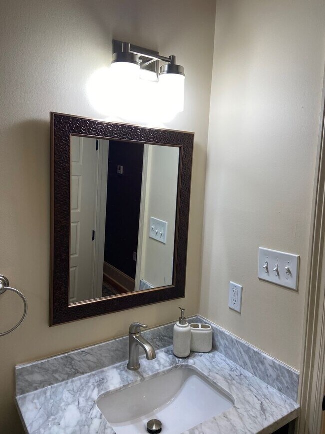 Building Photo - 3109 Broadway St