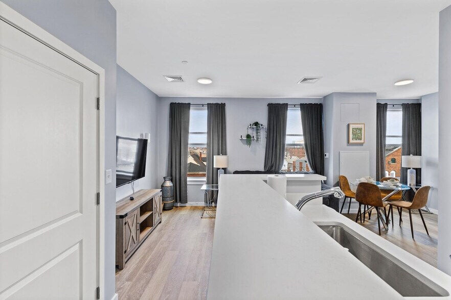 Building Photo - 95 Broadway-SI ID1240353P