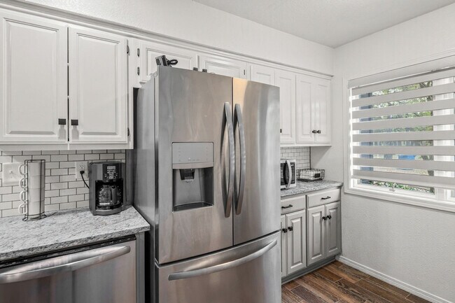 Building Photo - 30 Lunsford Ln