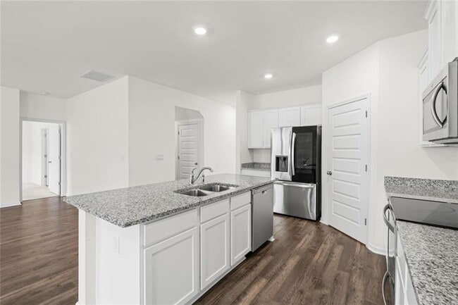 Building Photo - 166 Champlain Rd