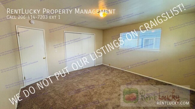 Building Photo - LARGE & Updated 2-Bedroom Unit in Great We...