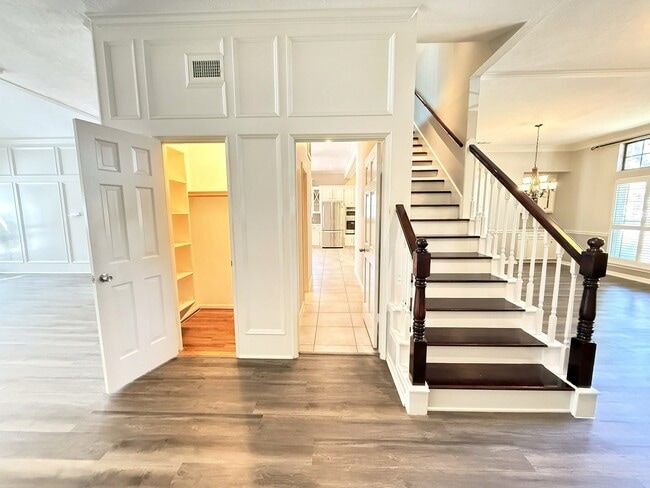 Building Photo - 2906 Deer Creek Dr