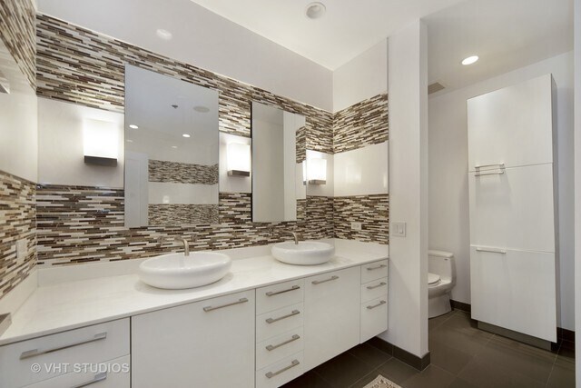 Building Photo - 1035 N Dearborn St