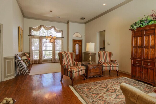 Building Photo - 2 Robin Trail