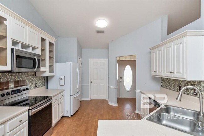 Building Photo - 30894 Pinyon Dr