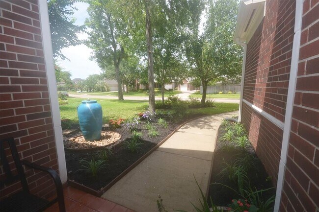 Building Photo - 7902 Silent Forest Dr