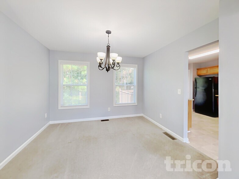 Building Photo - 6355 Queensdale Dr