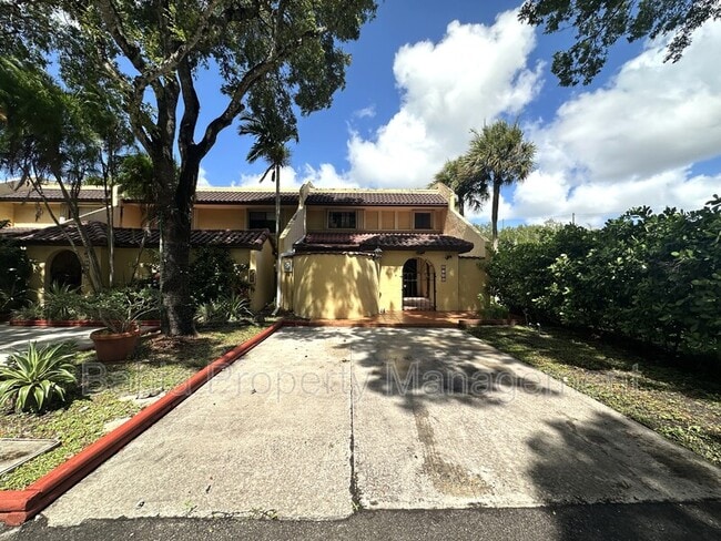 Building Photo - 3730 Alcantara Ave