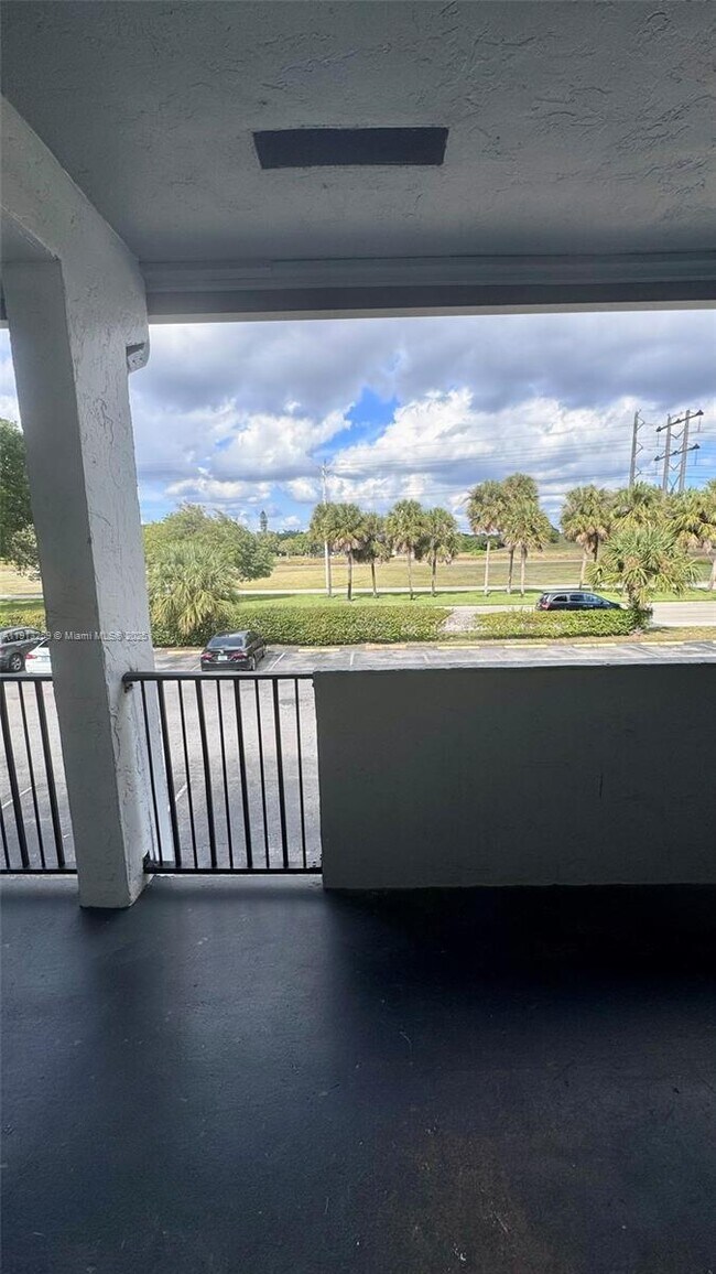 Building Photo - 7320 NW 85th Ct