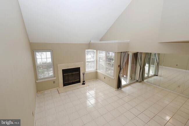 Building Photo - 53 Woodlake Dr